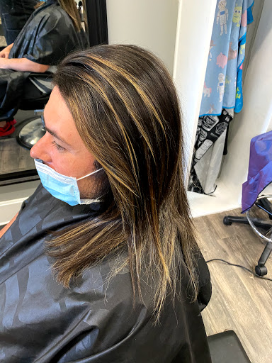 Beauty Salon «Stephanie Hood & Company Hair & Nail Salon», reviews and photos, 97 W Public Sq, Scottsville, KY 42164, USA