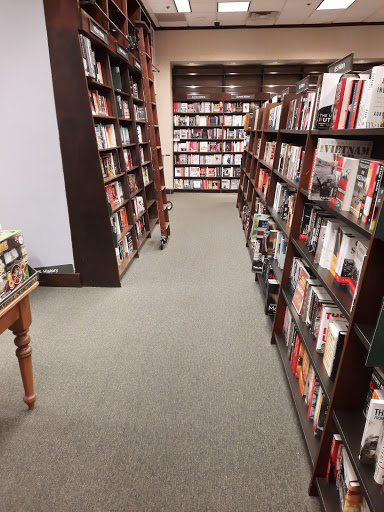 Book Store «Barnes & Noble Booksellers Crabtree Mall», reviews and photos, 4325 Glenwood Ave, Raleigh, NC 27612, USA