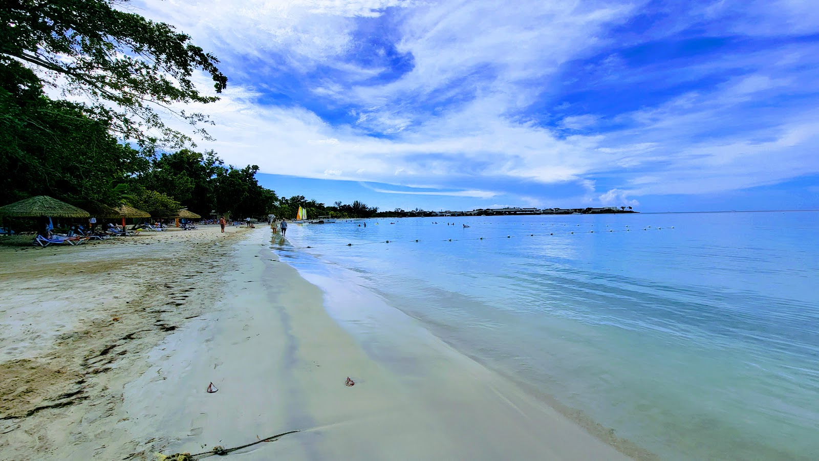 Foto di Bloody Bay Beach area servizi