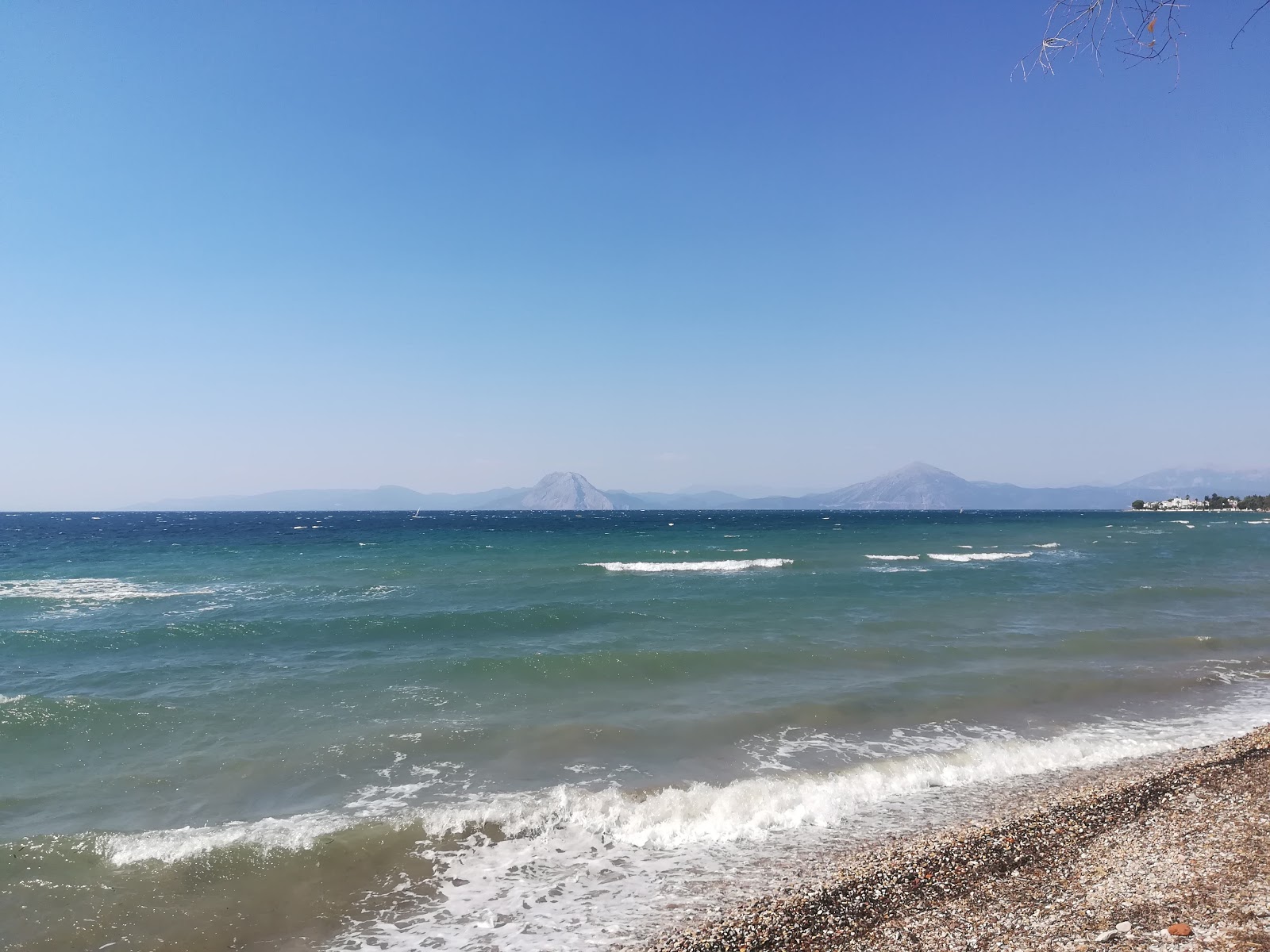 Paralia Vrachneikon'in fotoğrafı düz ve uzun ile birlikte