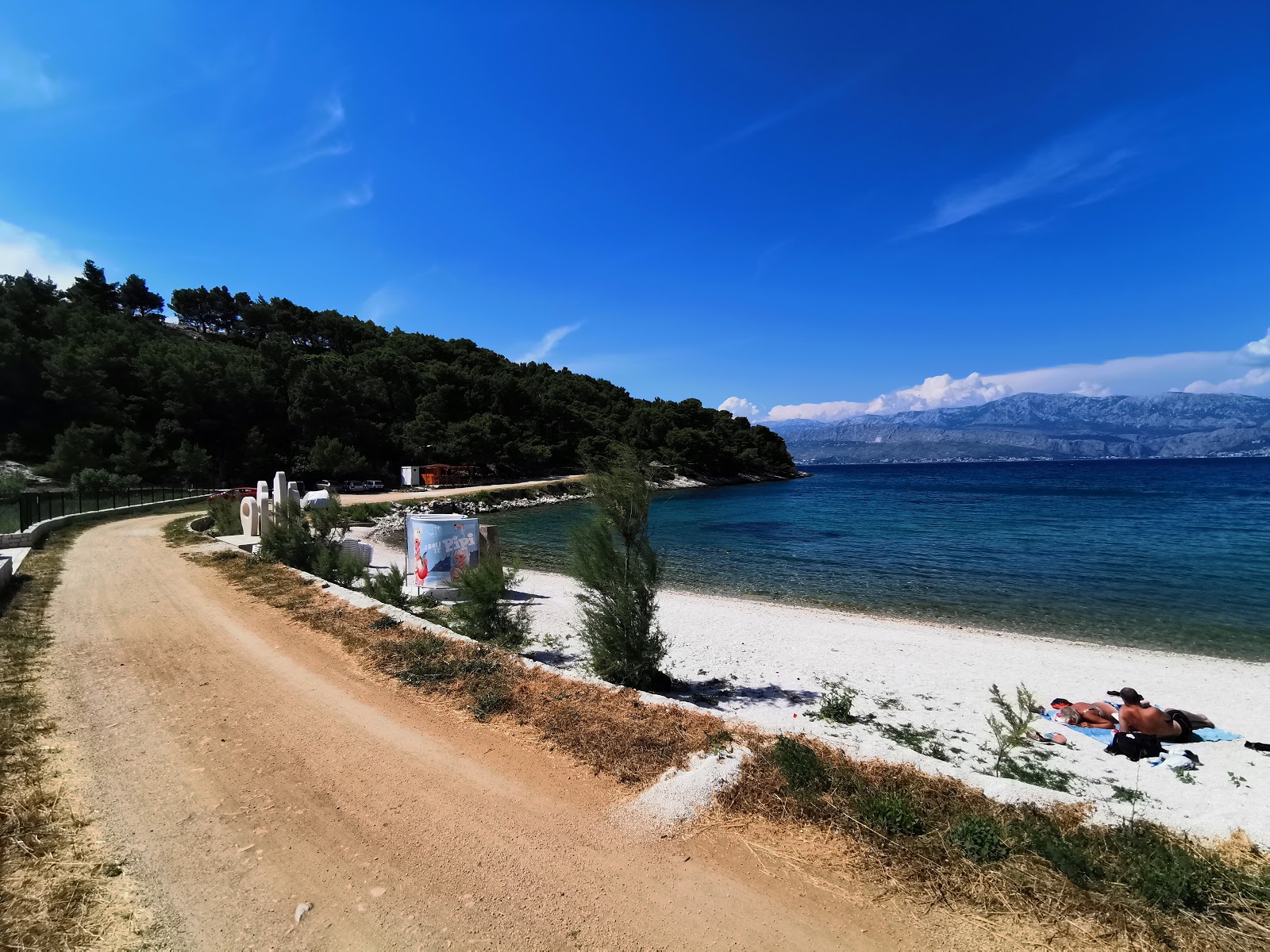 Φωτογραφία του Trstena beach και η εγκατάσταση