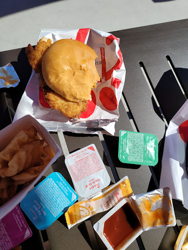 Fast Food Restaurant «Chick-fil-A», reviews and photos, 3700 S Glenstone Ave, Springfield, MO 65804, USA