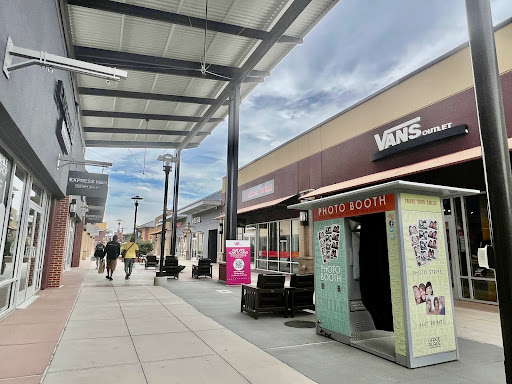 Shopping Mall «St. Louis Premium Outlets», reviews and photos, 18521 Outlet Blvd, Chesterfield, MO 63005, USA