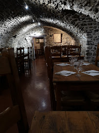 Atmosphère du Restaurant L'Abeuradou Château du Rey à Saint-André-de-Majencoules - n°11