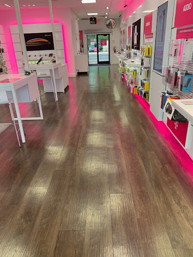 Cell Phone Store «T-Mobile», reviews and photos, 1498 Union Ave Suite 105, Memphis, TN 38104, USA