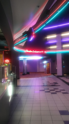 Movie Theater «Regal Cinemas Round Lake Beach 18», reviews and photos, 550 E Rollins Rd, Round Lake Beach, IL 60073, USA