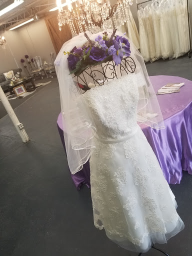 Bridal Shop «Divas Closet Bridal Boutique», reviews and photos, 1034 Merriam Ln, Kansas City, KS 66103, USA