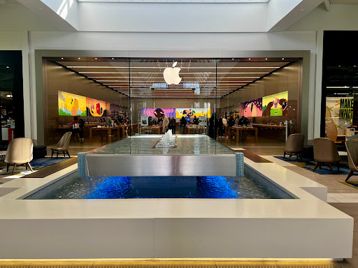 Apple Manhattan Village image