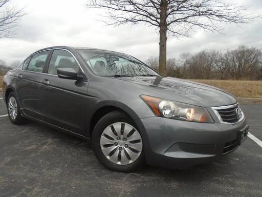 Used Car Dealer «Gladstone Auto Sales», reviews and photos, 7406 N Oak Trafficway, Kansas City, MO 64118, USA