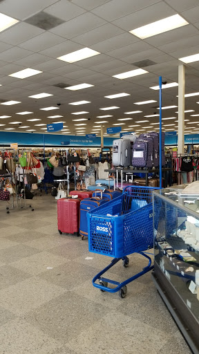 Clothing Store «Ross Dress for Less», reviews and photos, 7800 W 33rd Ave, Hialeah, FL 33018, USA