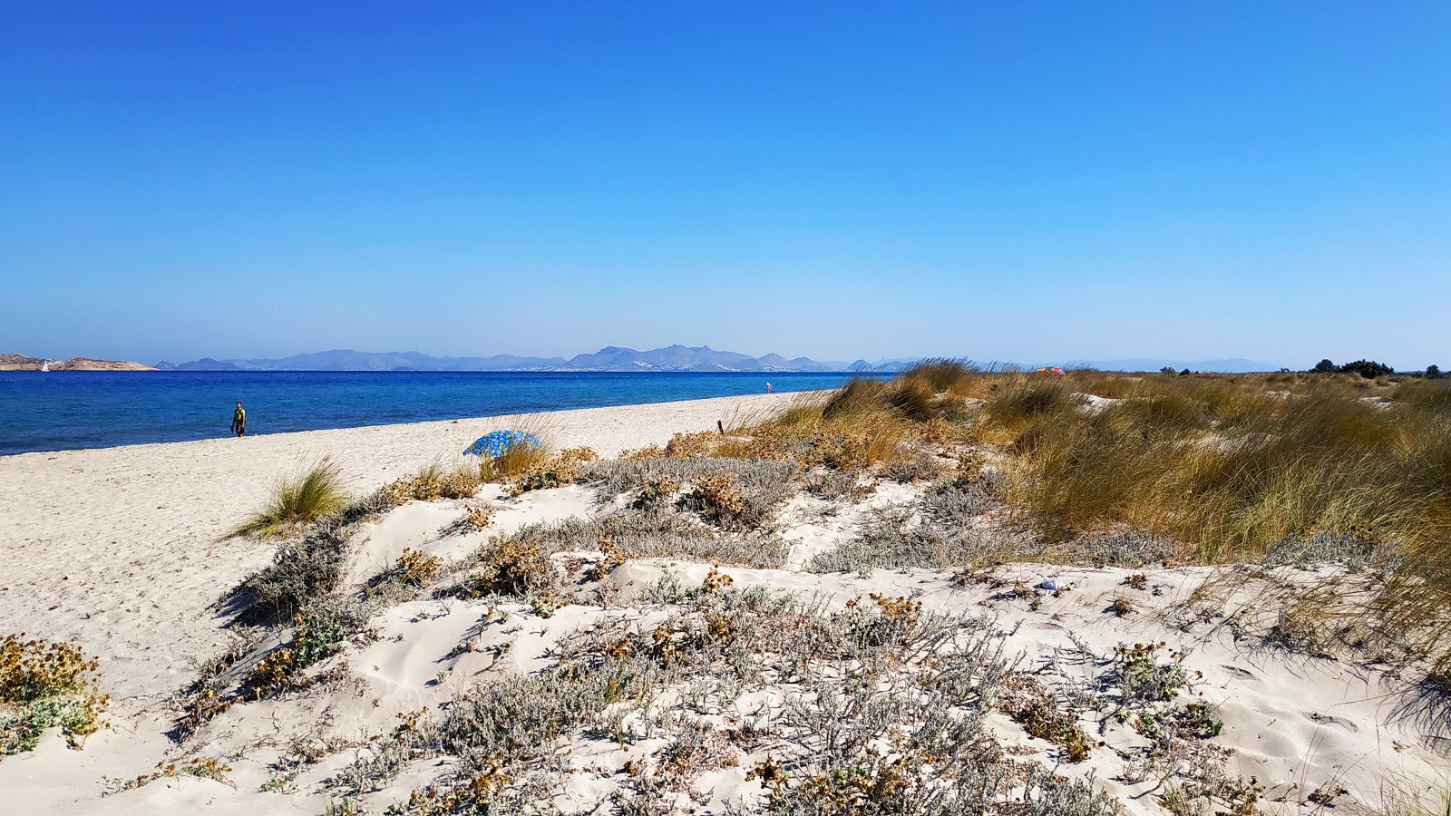 Foto von Golden beach mit heller sand Oberfläche