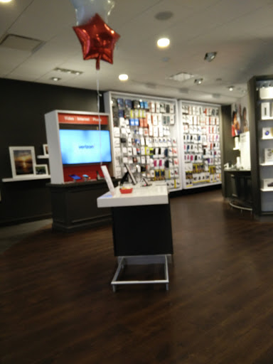 Cell Phone Store «Verizon», reviews and photos, 4415 Commercial St SE, Salem, OR 97302, USA