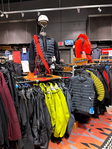 Camping Store «REI», reviews and photos, 71 Raymond Rd, West Hartford, CT 06107, USA