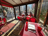 Atmosphère du Restaurant Le Victor Hugo à Nice - n°2