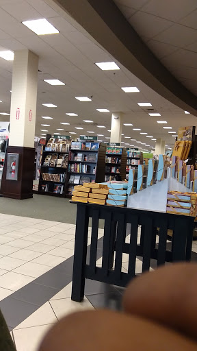 Book Store «Barnes & Noble», reviews and photos, 112 Eisenhower Pkwy, Livingston, NJ 07039, USA