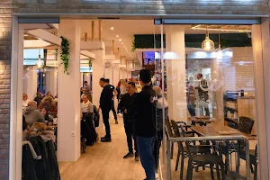 Cafetería Nabab image