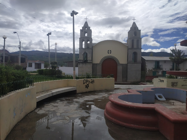 Plaza Del Barrio De Ccollana - Iglesia