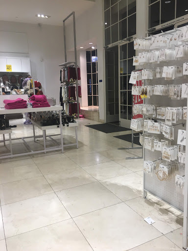 Clothing Store «Forever 21», reviews and photos, 757 Spectrum Center Dr, Irvine, CA 92618, USA