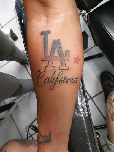 Tattoo Shop «Island Tattoo & Piercings», reviews and photos, 6600 Manatee Ave W, Bradenton, FL 34209, USA