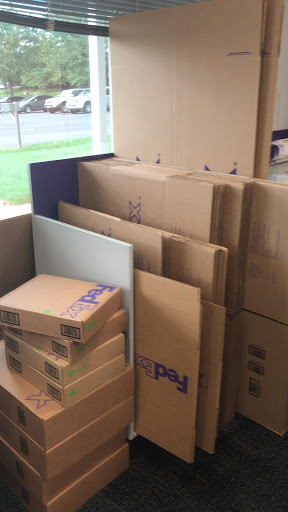 Shipping and Mailing Service «FedEx Ship Center», reviews and photos, 80 Raritan Center Pkwy, Edison, NJ 08837, USA