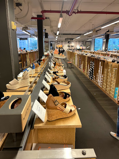 Shoe Store «DSW Designer Shoe Warehouse», reviews and photos, 2220 Broadway, New York, NY 10024, USA