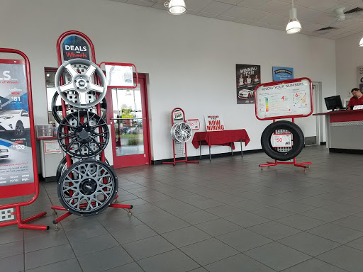 Tire Shop «Discount Tire Store - Mount Prospect, IL», reviews and photos, 208 E Rand Rd, Mt Prospect, IL 60056, USA