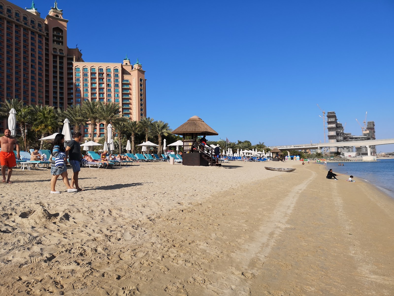 Foto di Spiaggia di Club Imperial con una superficie del sabbia beige fine