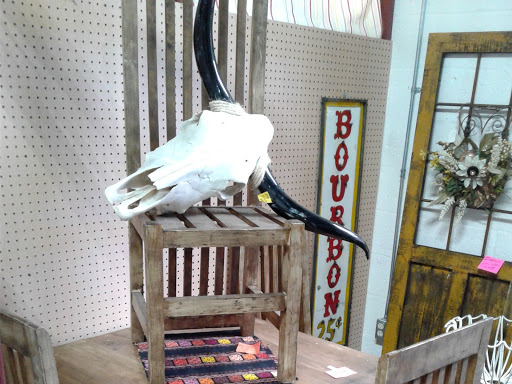 Flea Market «Springfield Flea Market & Gifts», reviews and photos, 1325 E Trafficway St, Springfield, MO 65802, USA