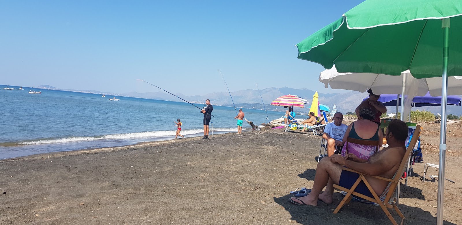 Foto de Camping La Foce beach com reto e longo