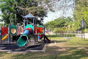 Taman Poket- Padang Permainan image