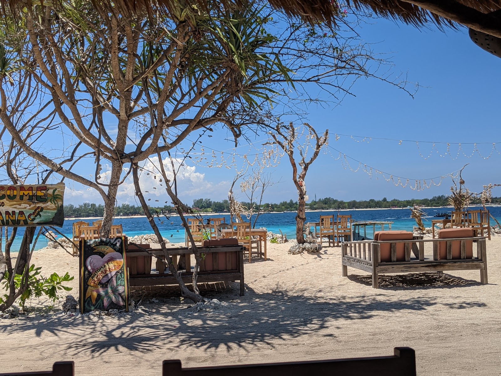 Gili Meno Bask Nest Beach'in fotoğrafı - rahatlamayı sevenler arasında popüler bir yer