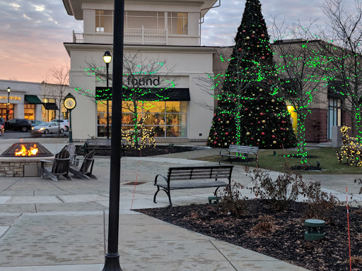 Shopping Mall «The Promenade Shops at Evergreen Walk», reviews and photos, 501 Evergreen Way #503, South Windsor, CT 06074, USA