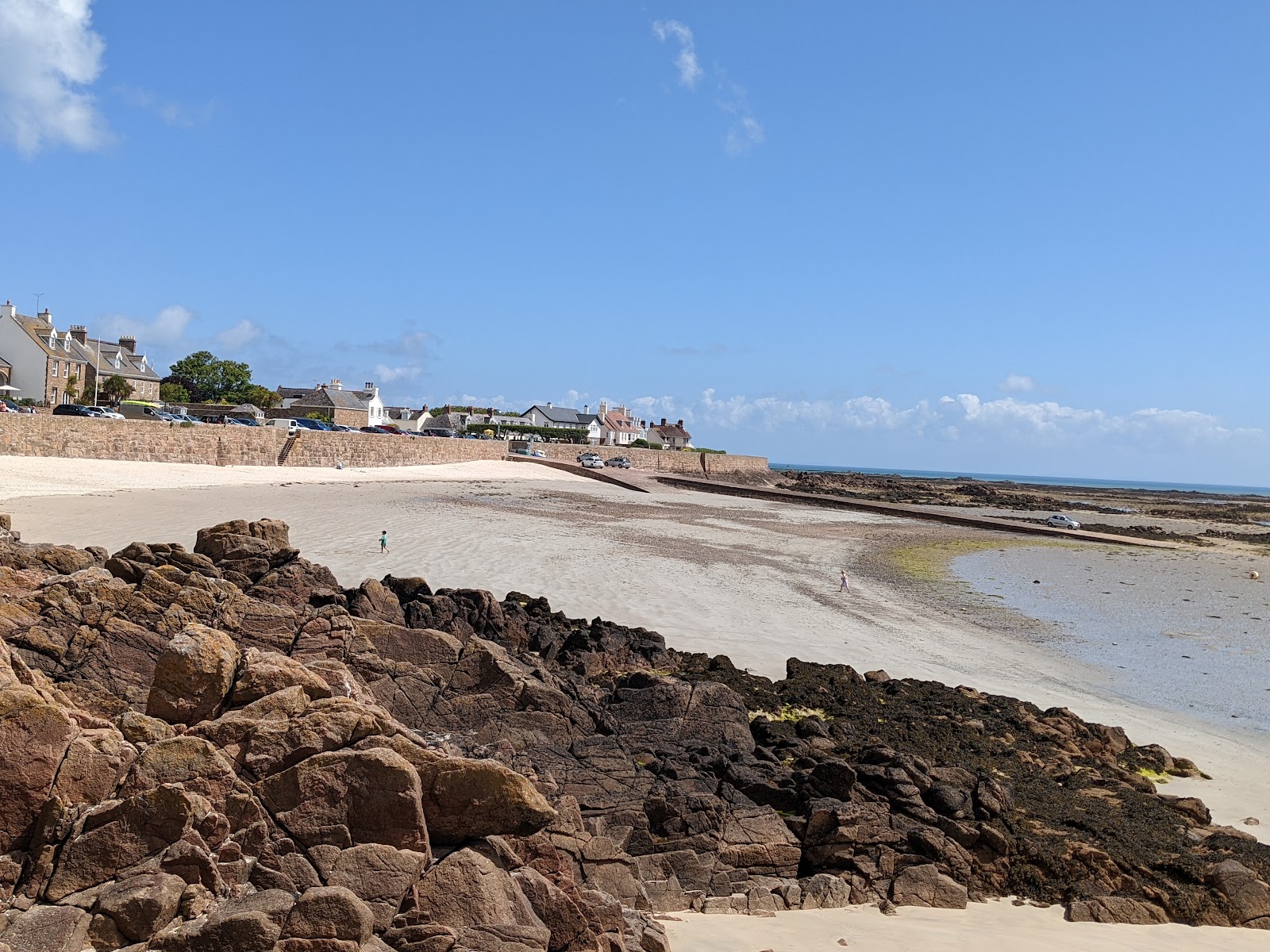 Zdjęcie La Rocque Harbour Beach z przestronna plaża