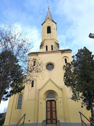 Dunaújvárosi Szentháromság templom