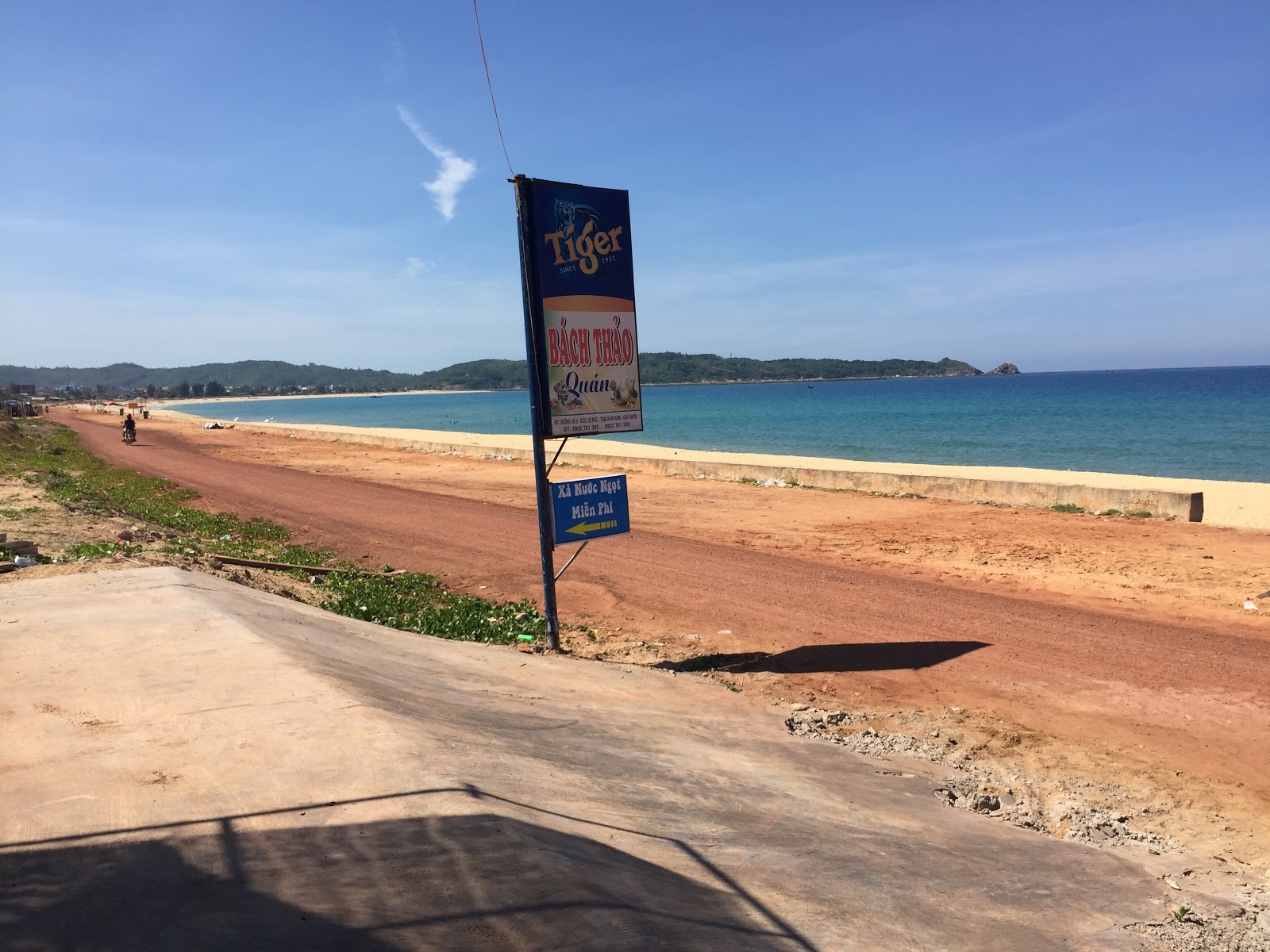 Tam Quan Bac Beach'in fotoğrafı düz ve uzun ile birlikte