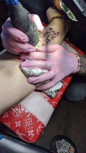 Tattoo Shop «Lock Stock and Barrel Tattoos», reviews and photos, 80 N Hamilton Rd #3, Gahanna, OH 43230, USA