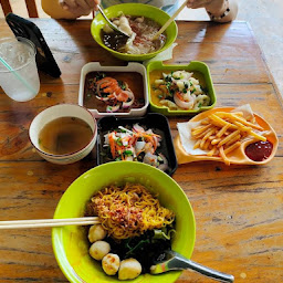 ก๋วยเตี๋ยวเตาฟืน 10 บาท