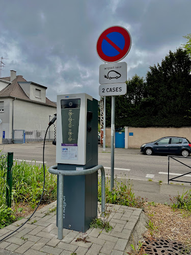 Borne de recharge de véhicules électriques IZIVIA Station de recharge Schiltigheim