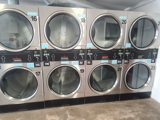 Selfies Laundromat on Lomond - Laundry service