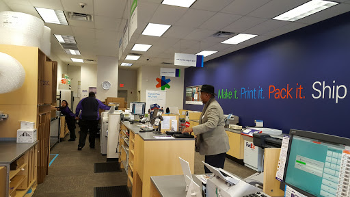 Print Shop «FedEx Office Print & Ship Center», reviews and photos, 5870 Samet Dr #111, High Point, NC 27265, USA