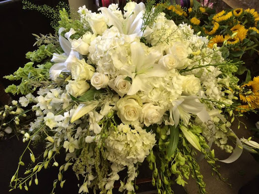 Florist «Autumn Rose Flower & Gift Shoppe», reviews and photos, 990 Bridgeport Ave, Milford, CT 06460, USA