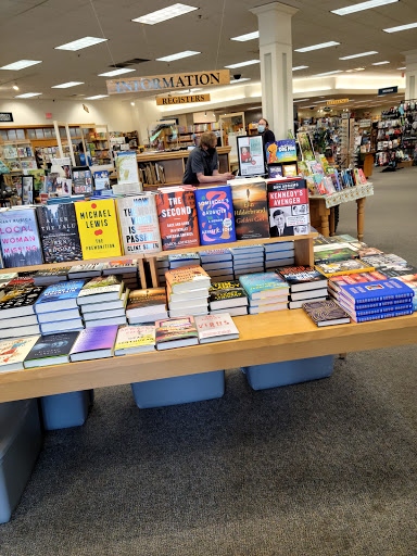 Book Store «Schuler Books & Music», reviews and photos, 1982 W Grand River Ave, Okemos, MI 48864, USA