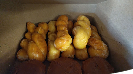 Bakery «Beach Donut Shop», reviews and photos, 344 E Main St, Clinton, CT 06413, USA