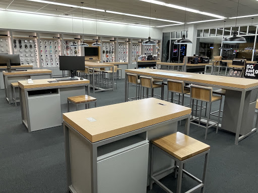 Cell Phone Store «Verizon Authorized Retailer, TCC», reviews and photos, 1280 Broadhollow Rd e, Farmingdale, NY 11735, USA