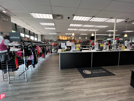 Used Clothing Store «Clothes Mentor», reviews and photos, 306 Oyster Point Rd, Newport News, VA 23602, USA