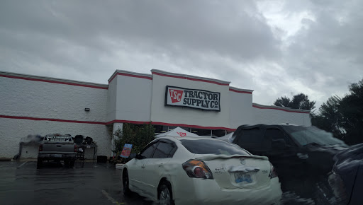 Home Improvement Store «Tractor Supply Co.», reviews and photos, 5387 Scottsville Rd, Bowling Green, KY 42104, USA