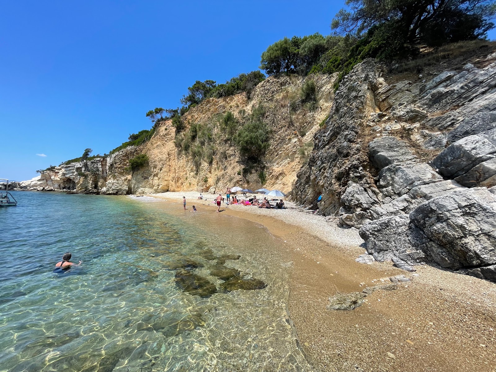 Foto von Tongo Beach mit eine gerade küstenlinie