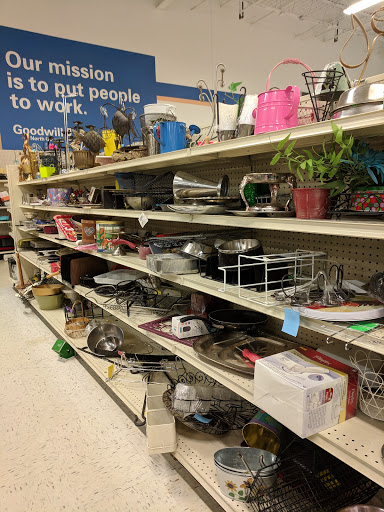 Thrift Store «Goodwill of North Georgia: Cobb Parkway Store and Donation Center», reviews and photos