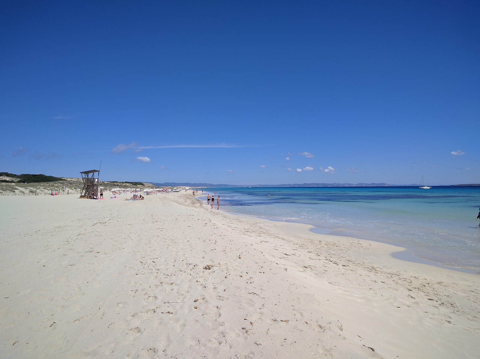 Φωτογραφία του Platja de Llevant με ψιλή λευκή άμμος επιφάνεια