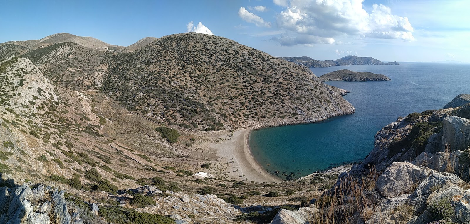 Foto von Varvarousa und seine wunderschöne Landschaft